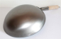 Preview: Wok Pfanne 33 cm Ø China Gastronomie rund Boden Carbon Stahl Holzgriff zum Aufhängen Gas Herd Grill