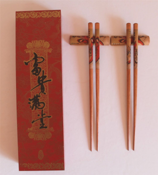 Preview: 004 Chopsticks 2 Paar Stäbchen Essstäbchen Holz Ablagebank Geisha Bänkchen