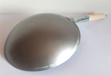 Preview: Wok Pfanne 35 cm Ø China Gastronomie rund Boden Carbon Stahl Holzgriff zum Aufhängen Gas Herd Grill