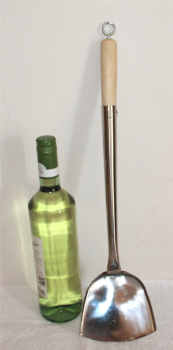 Preview: 05 Wokwender flach Schöpflöffel Pfannenwender Wok Spatel Edelstahl L 46 cm hängen