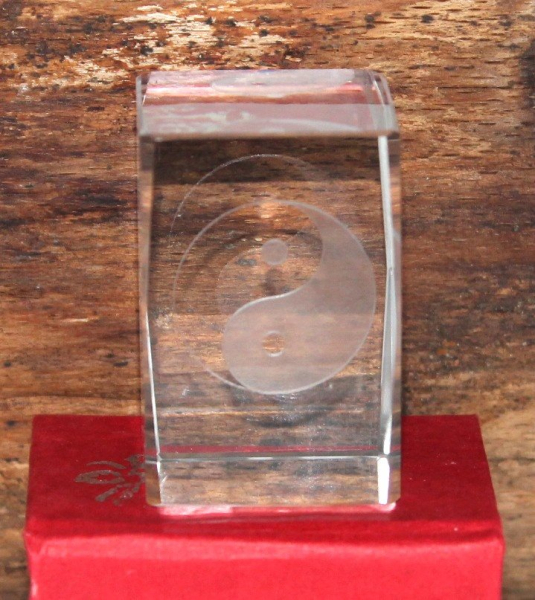  Kristall 03 Glasblock 3D Yin Yang Laser Innengravur Quader Glas