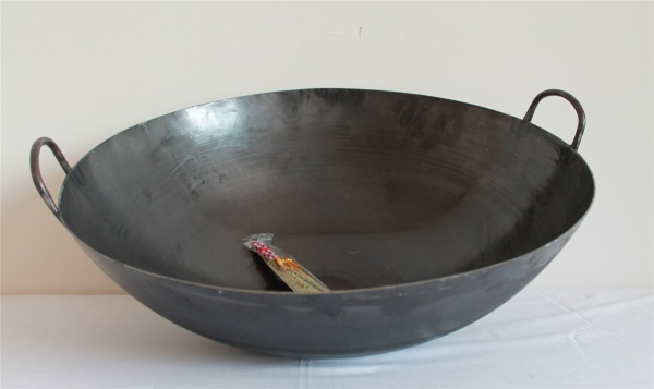 Wok Pfanne 55 cm Ø (22 Zoll) runder Boden Carbon Stahl 2 Henkel China Gastronomie Gasherd