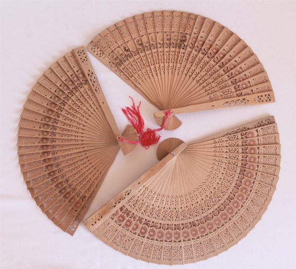 088, 1 Fächer B-Ware Duft Holzfächer Handfächer Sommerfächer Sommer