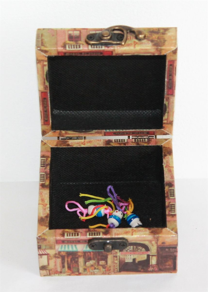 304 Holzbox Box Kiste Kästchen Glückspüppchen Café 10x10x6 cm