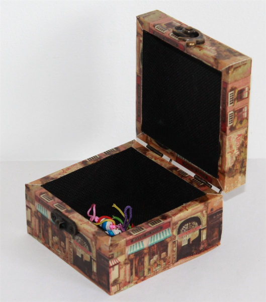 304 Holzbox Box Kiste Kästchen Glückspüppchen Café 10x10x6 cm