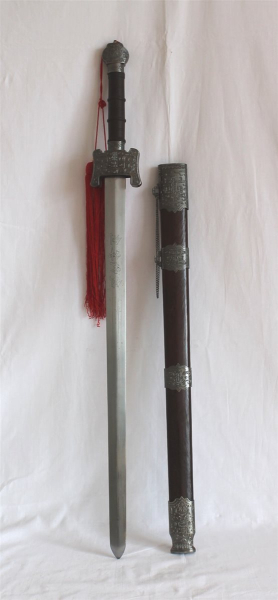 Tai Chi, Kung Fu, Deko Schwert 050 Kaiser aus Metall  Holzscheide