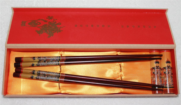 010 Chopsticks 2 Paar Stäbchen Eßstäbchen Bänkchen Holz Essstäbchen Kaiser Geisha